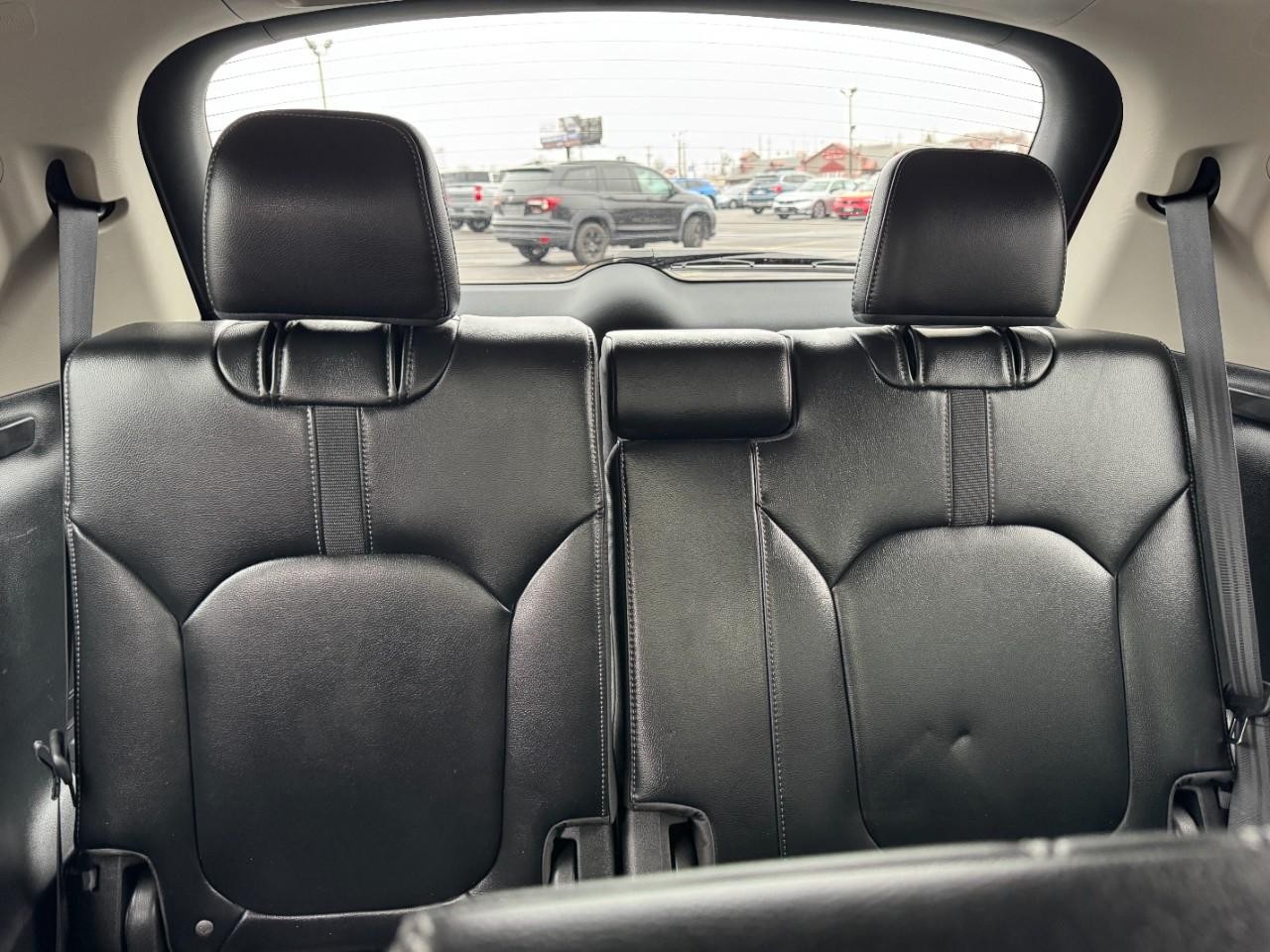 Honda Pilot Vehicle Full-screen Gallery Image 12