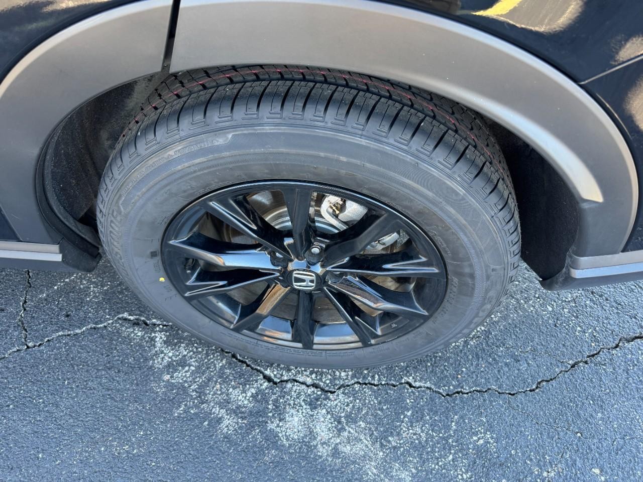 Honda CR-V Hybrid Vehicle Full-screen Gallery Image 07