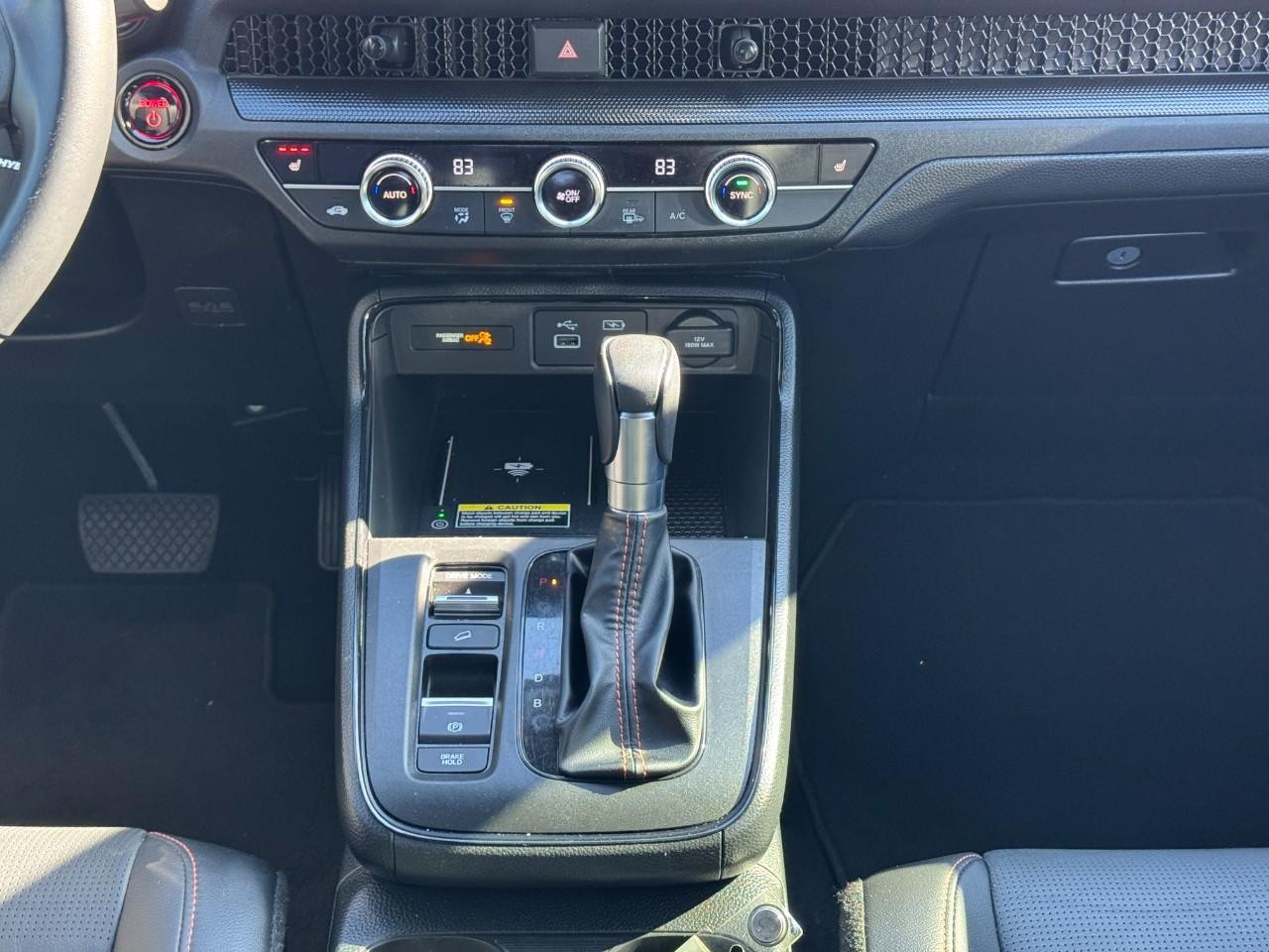 Honda CR-V Hybrid Vehicle Full-screen Gallery Image 14