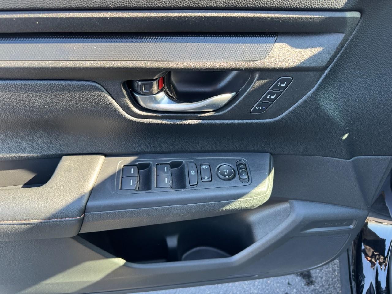 Honda CR-V Hybrid Vehicle Full-screen Gallery Image 18