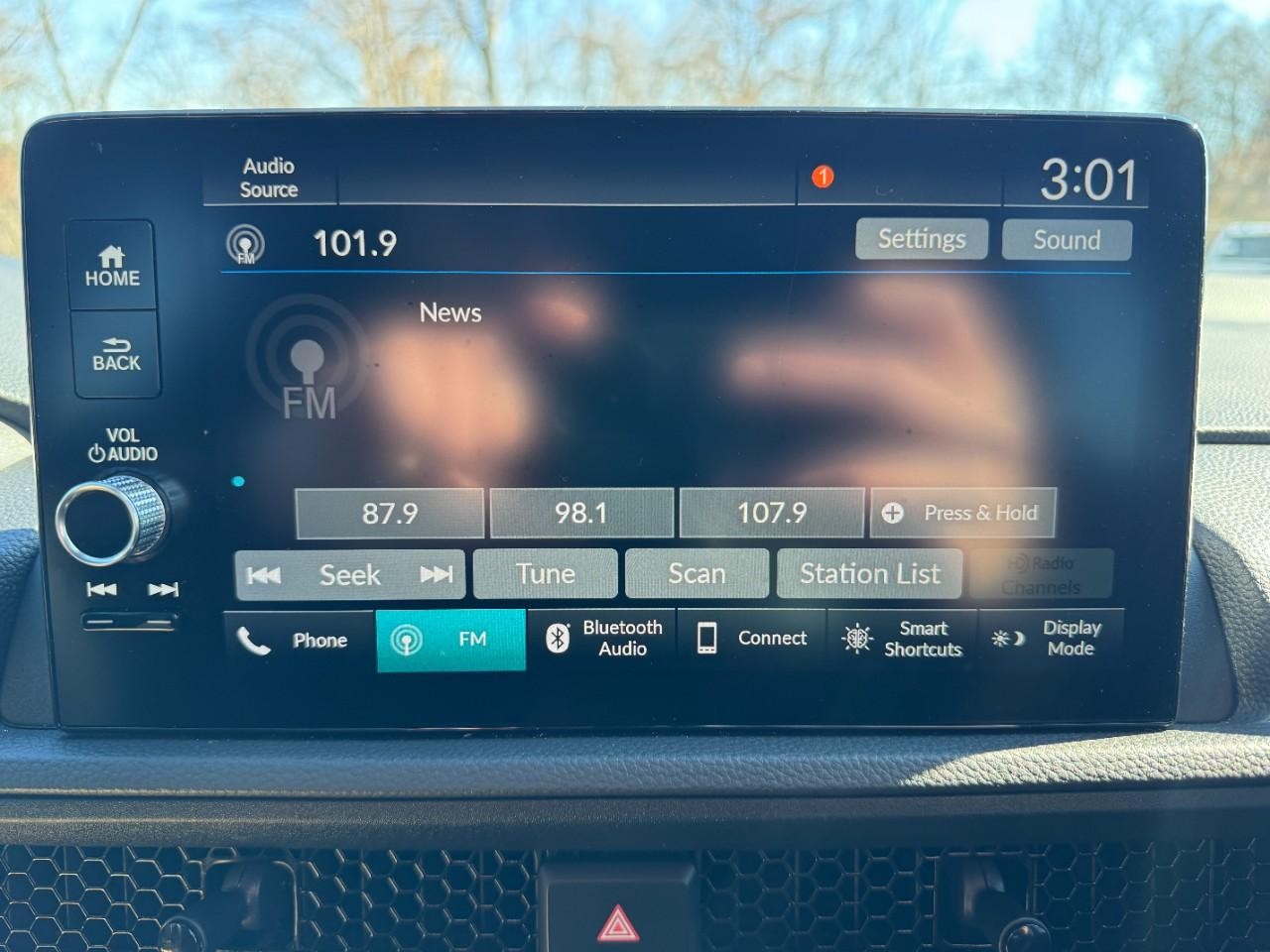 Honda CR-V Hybrid Vehicle Full-screen Gallery Image 19