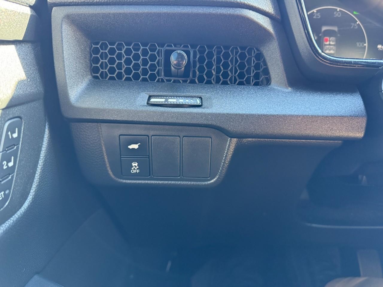 Honda CR-V Hybrid Vehicle Full-screen Gallery Image 22