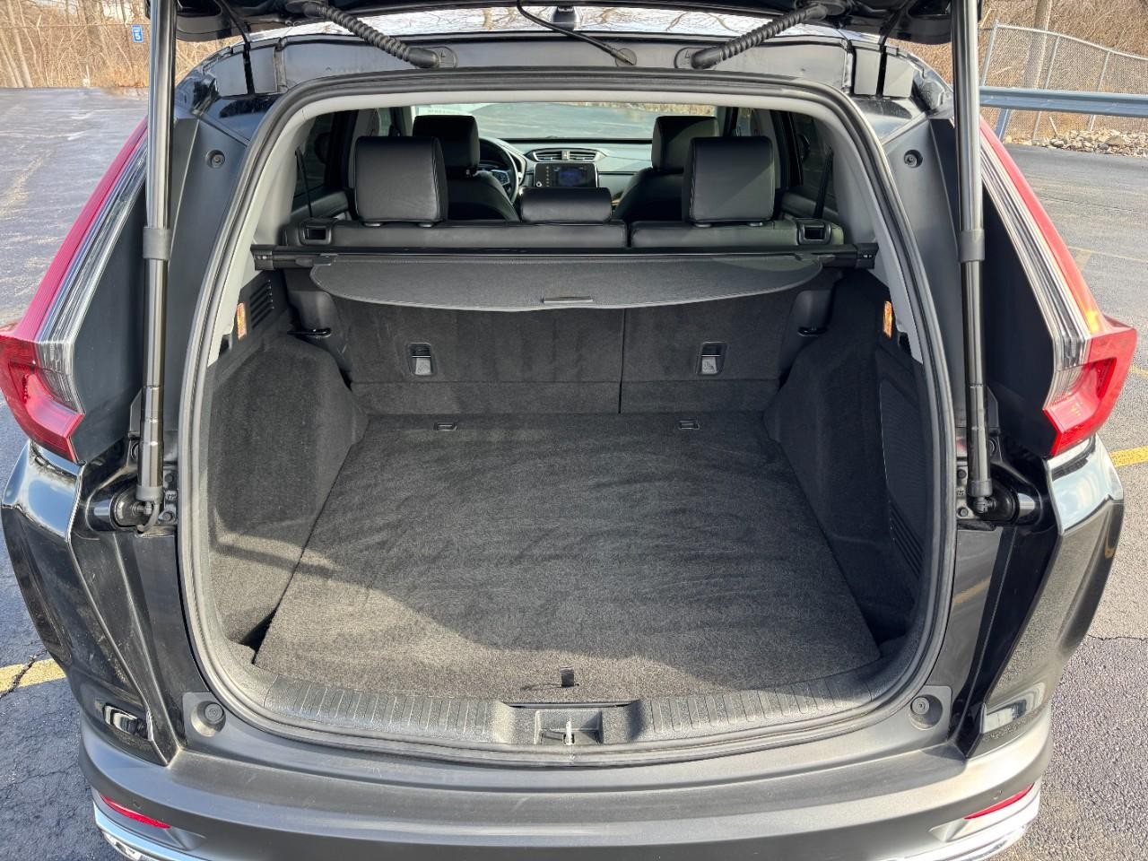 Honda CR-V Hybrid Vehicle Full-screen Gallery Image 05