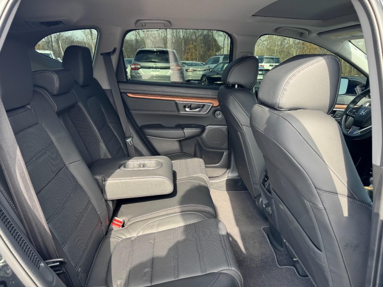 Honda CR-V Hybrid Vehicle Full-screen Gallery Image 11