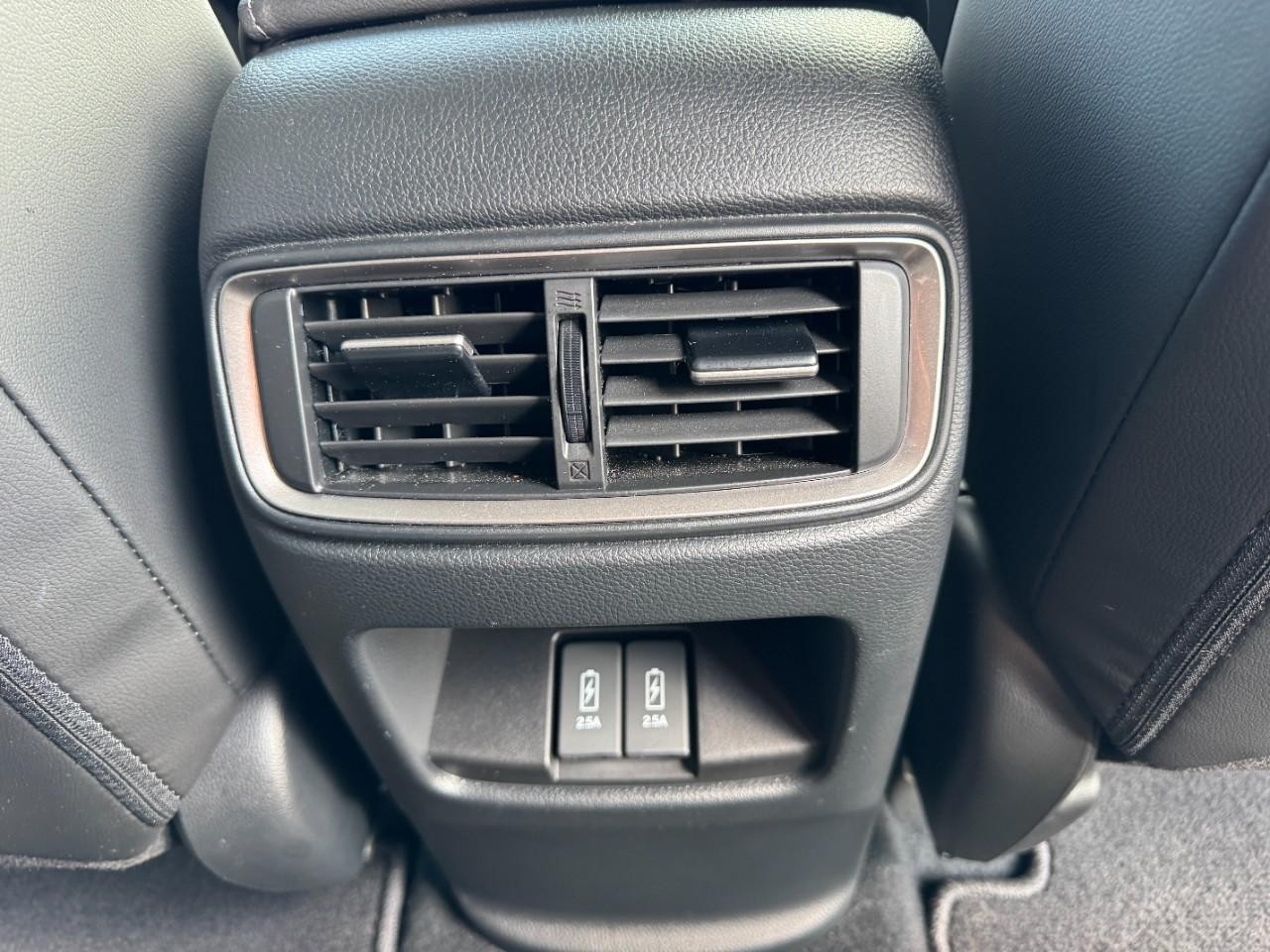 Honda CR-V Hybrid Vehicle Full-screen Gallery Image 17