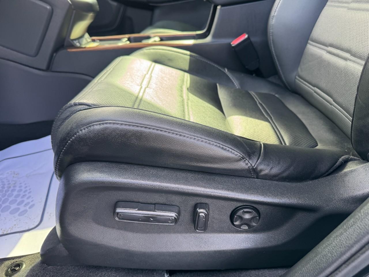 Honda CR-V Hybrid Vehicle Full-screen Gallery Image 18