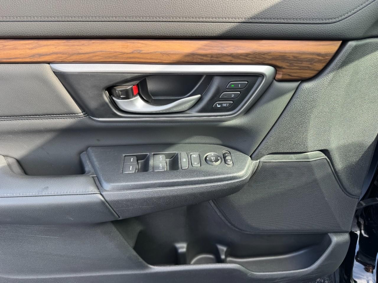 Honda CR-V Hybrid Vehicle Full-screen Gallery Image 19