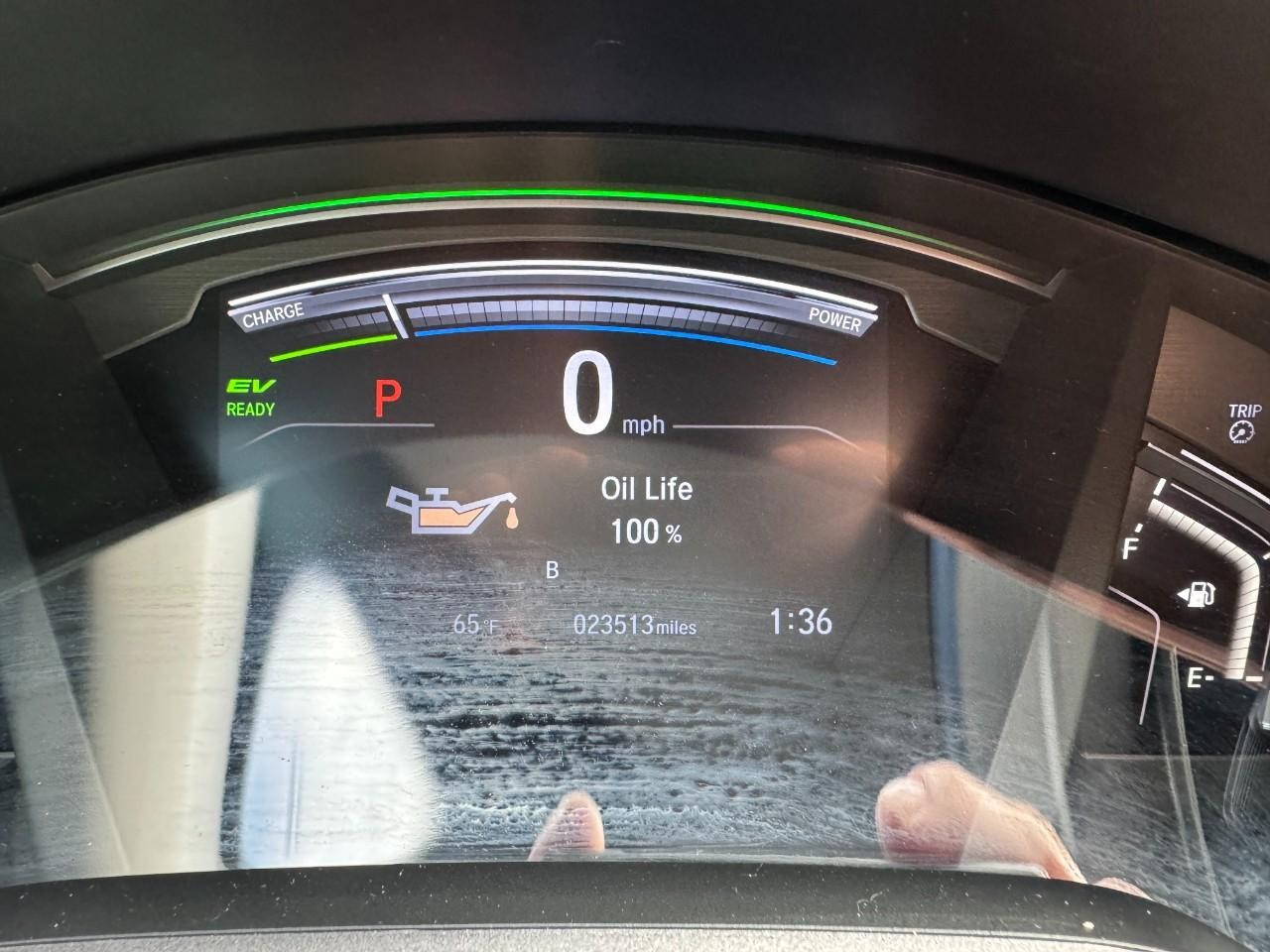 Honda CR-V Hybrid Vehicle Full-screen Gallery Image 22