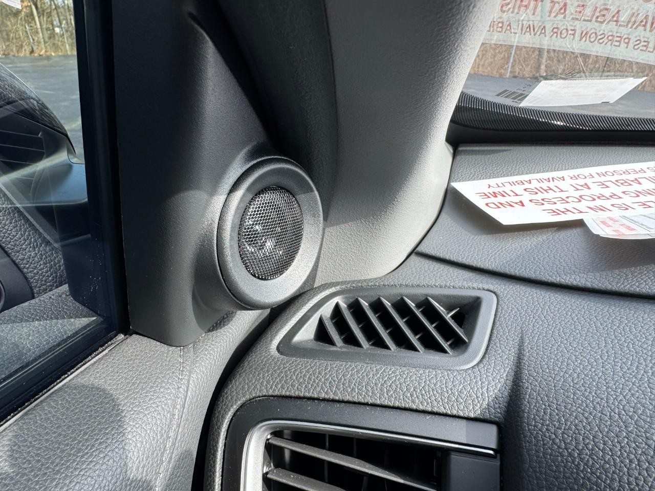 Honda CR-V Hybrid Vehicle Full-screen Gallery Image 26