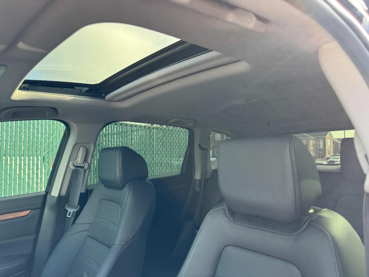 Honda CR-V Hybrid Vehicle Full-screen Gallery Image 27