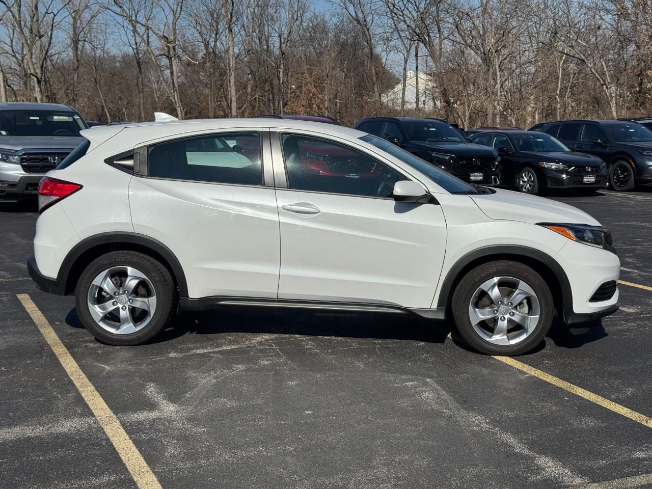 Honda HR-V Vehicle Full-screen Gallery Image 02