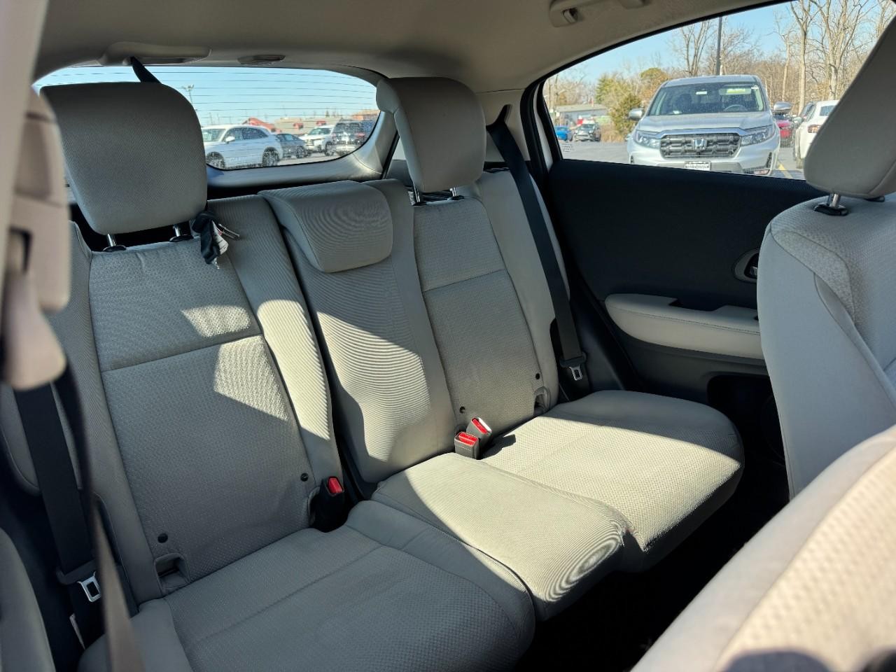 Honda HR-V Vehicle Full-screen Gallery Image 10