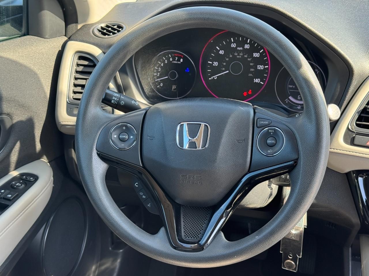 Honda HR-V Vehicle Full-screen Gallery Image 12