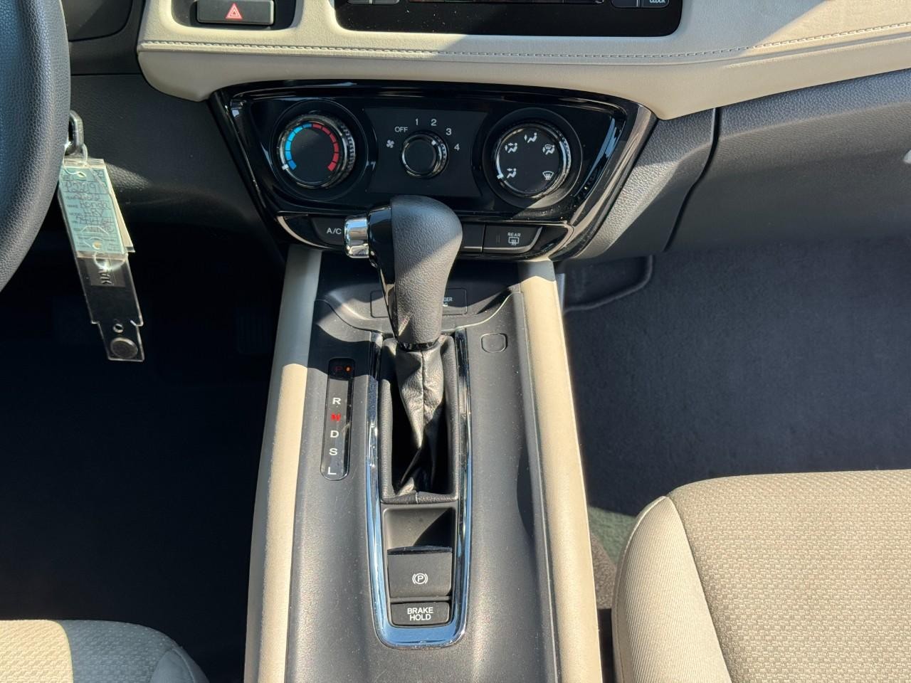 Honda HR-V Vehicle Full-screen Gallery Image 14