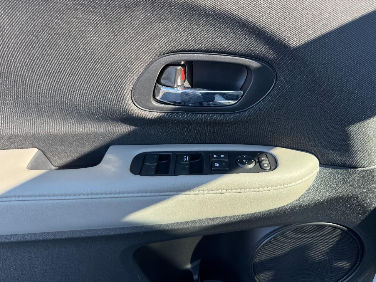 Honda HR-V Vehicle Full-screen Gallery Image 18