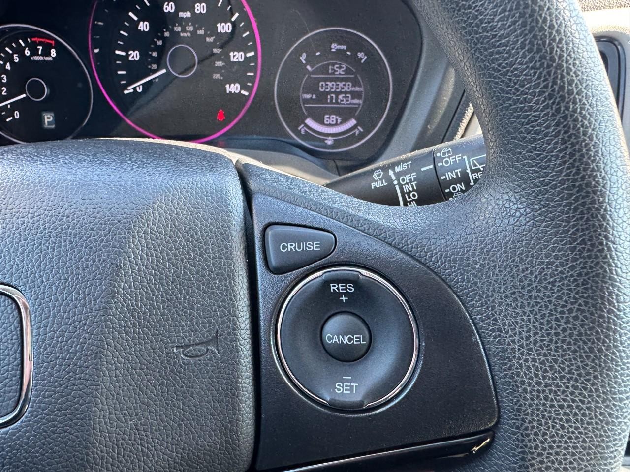 Honda HR-V Vehicle Full-screen Gallery Image 20