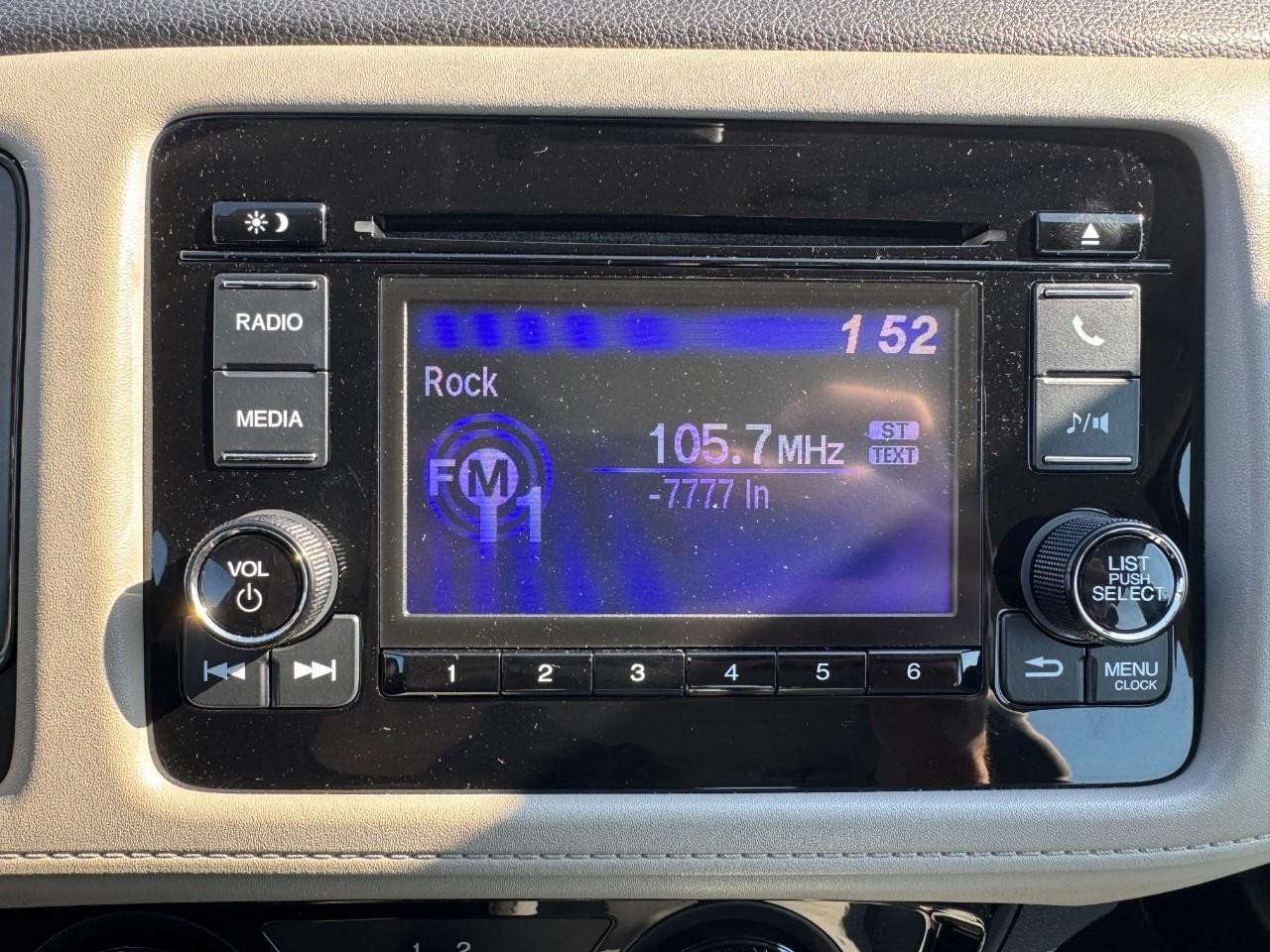 Honda HR-V Vehicle Full-screen Gallery Image 22