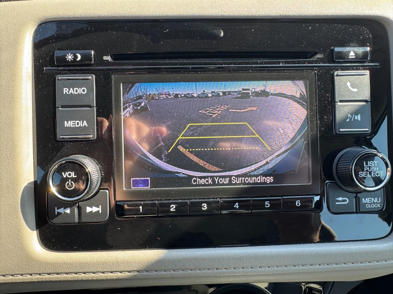 Honda HR-V Vehicle Full-screen Gallery Image 23