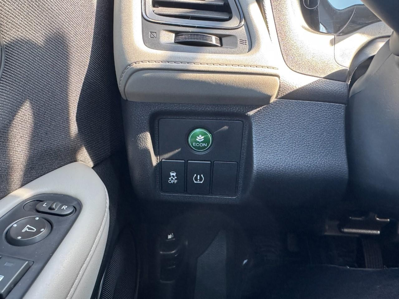 Honda HR-V Vehicle Full-screen Gallery Image 24