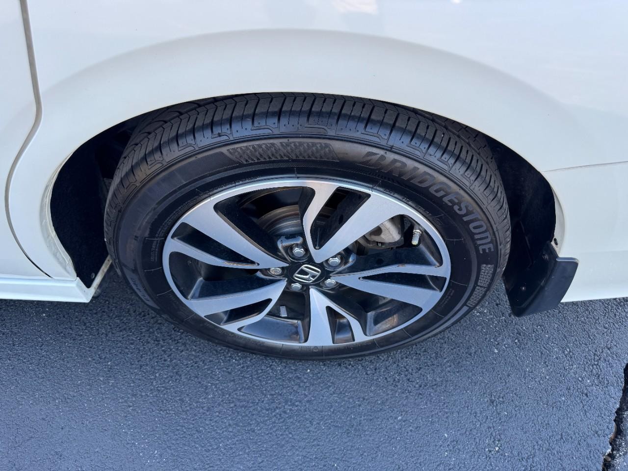 Honda Odyssey Vehicle Full-screen Gallery Image 07