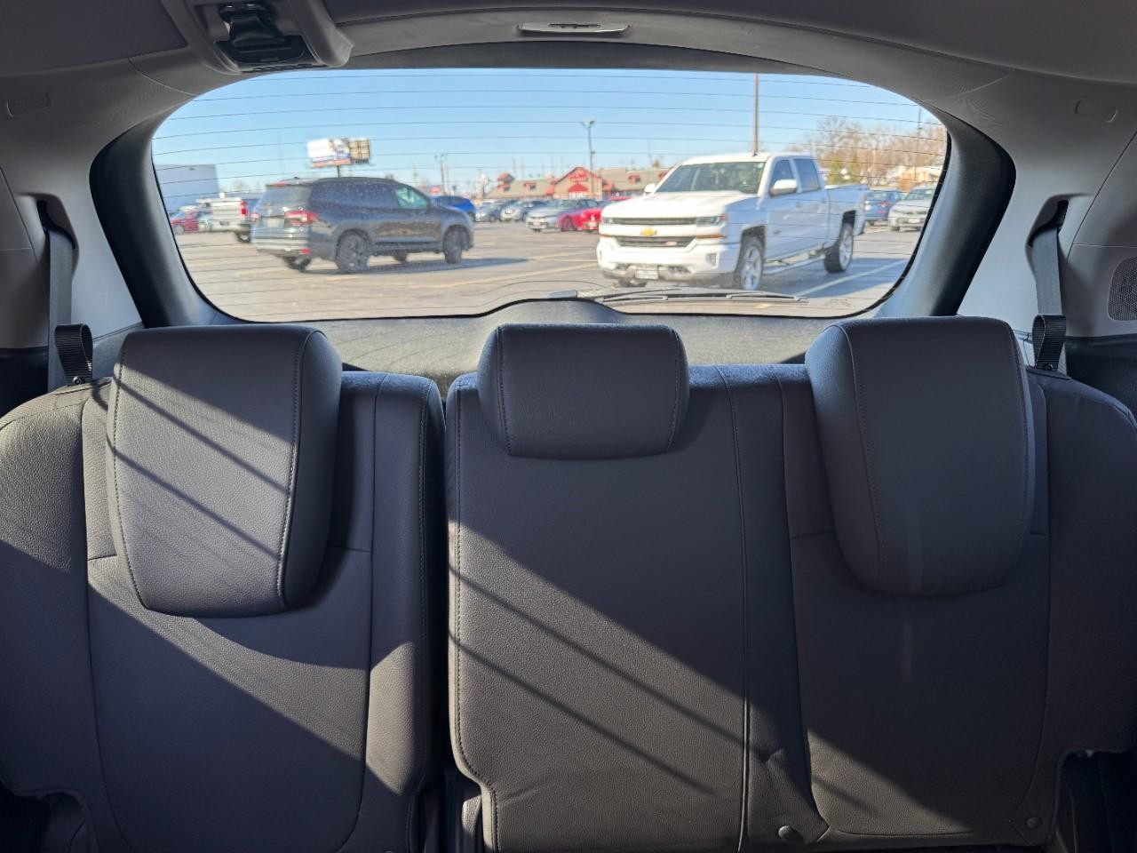 Honda Odyssey Vehicle Full-screen Gallery Image 11