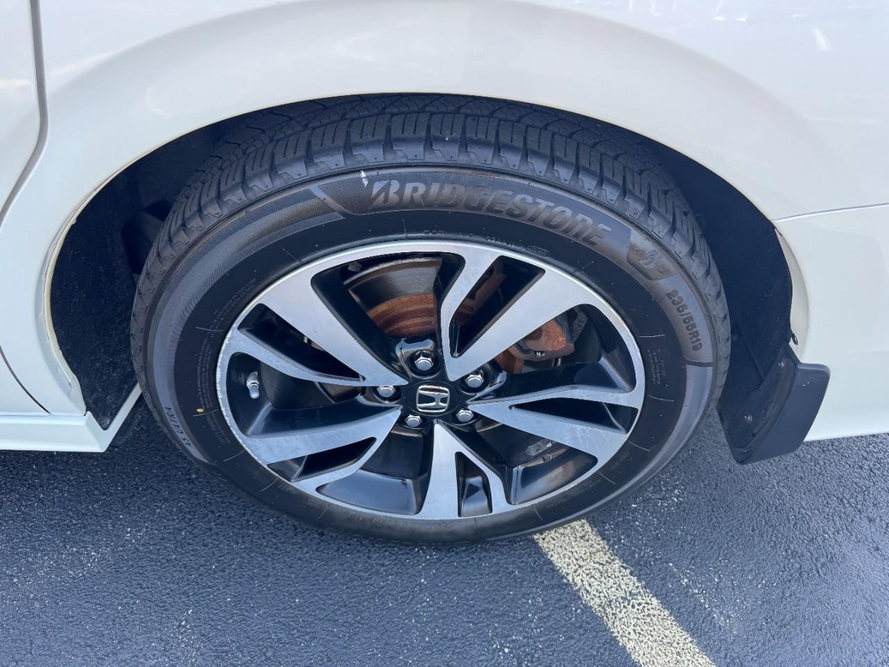 Honda Odyssey Vehicle Full-screen Gallery Image 08