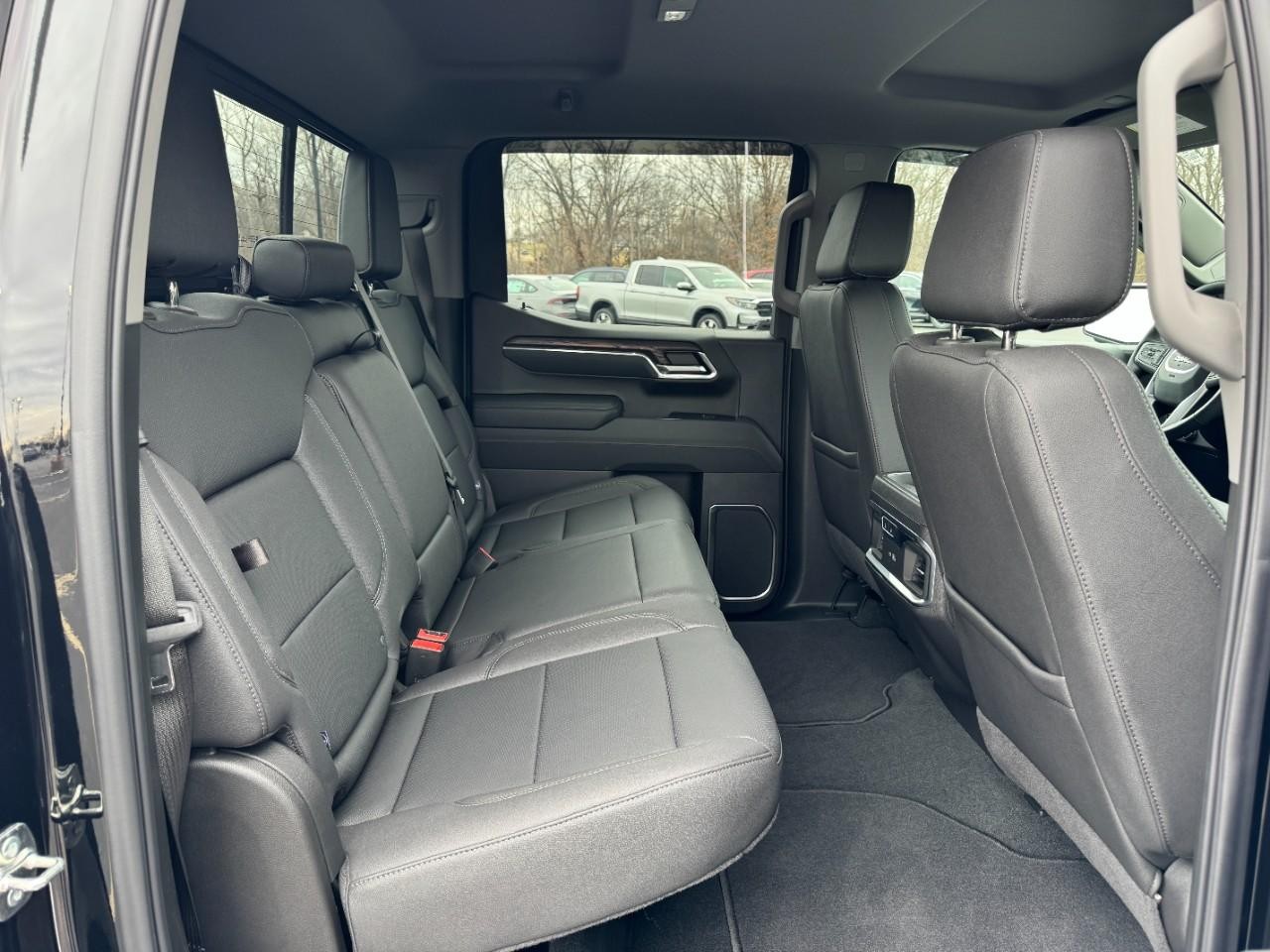 GMC Sierra 1500 Vehicle Full-screen Gallery Image 10