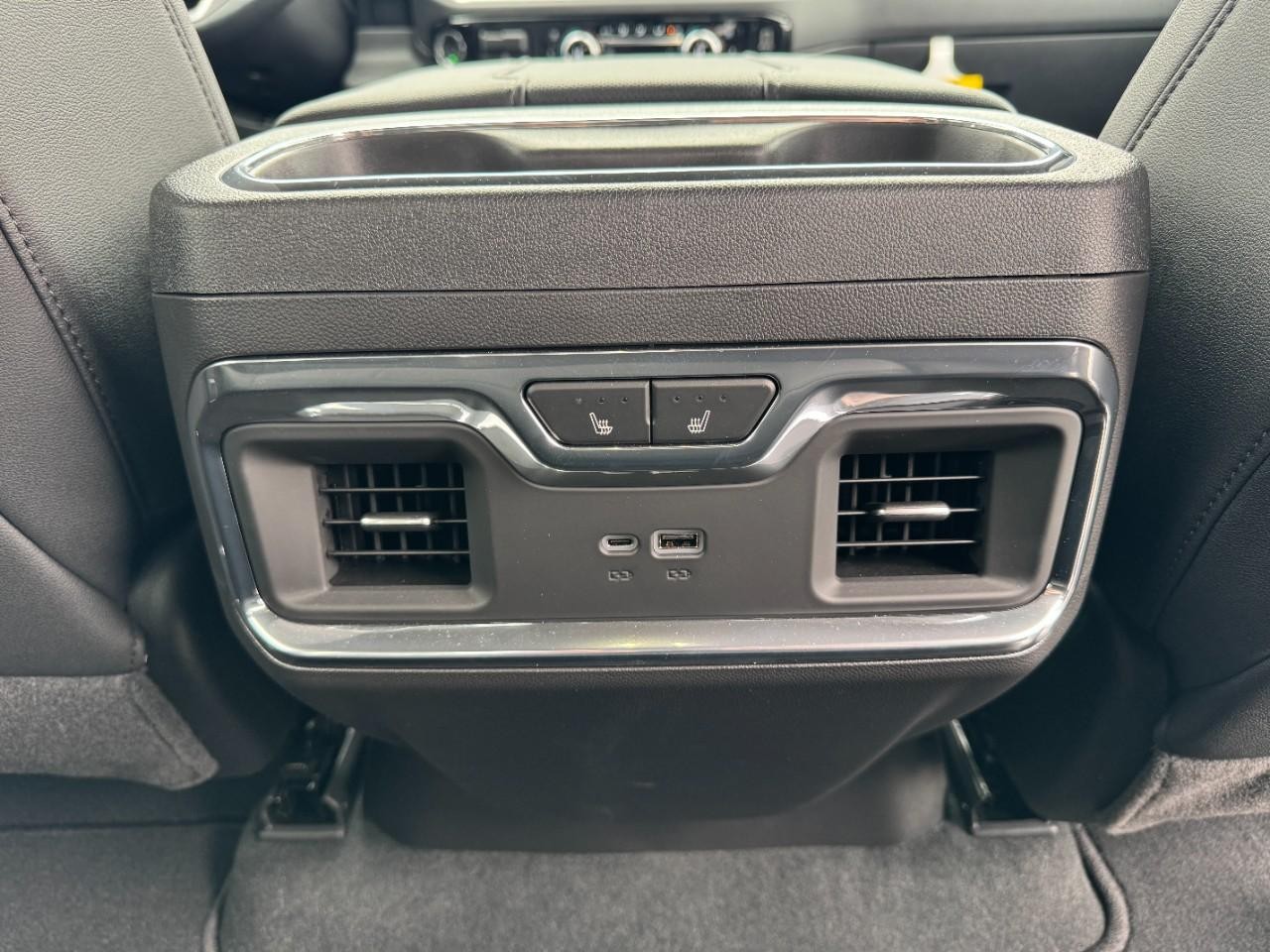 GMC Sierra 1500 Vehicle Full-screen Gallery Image 16