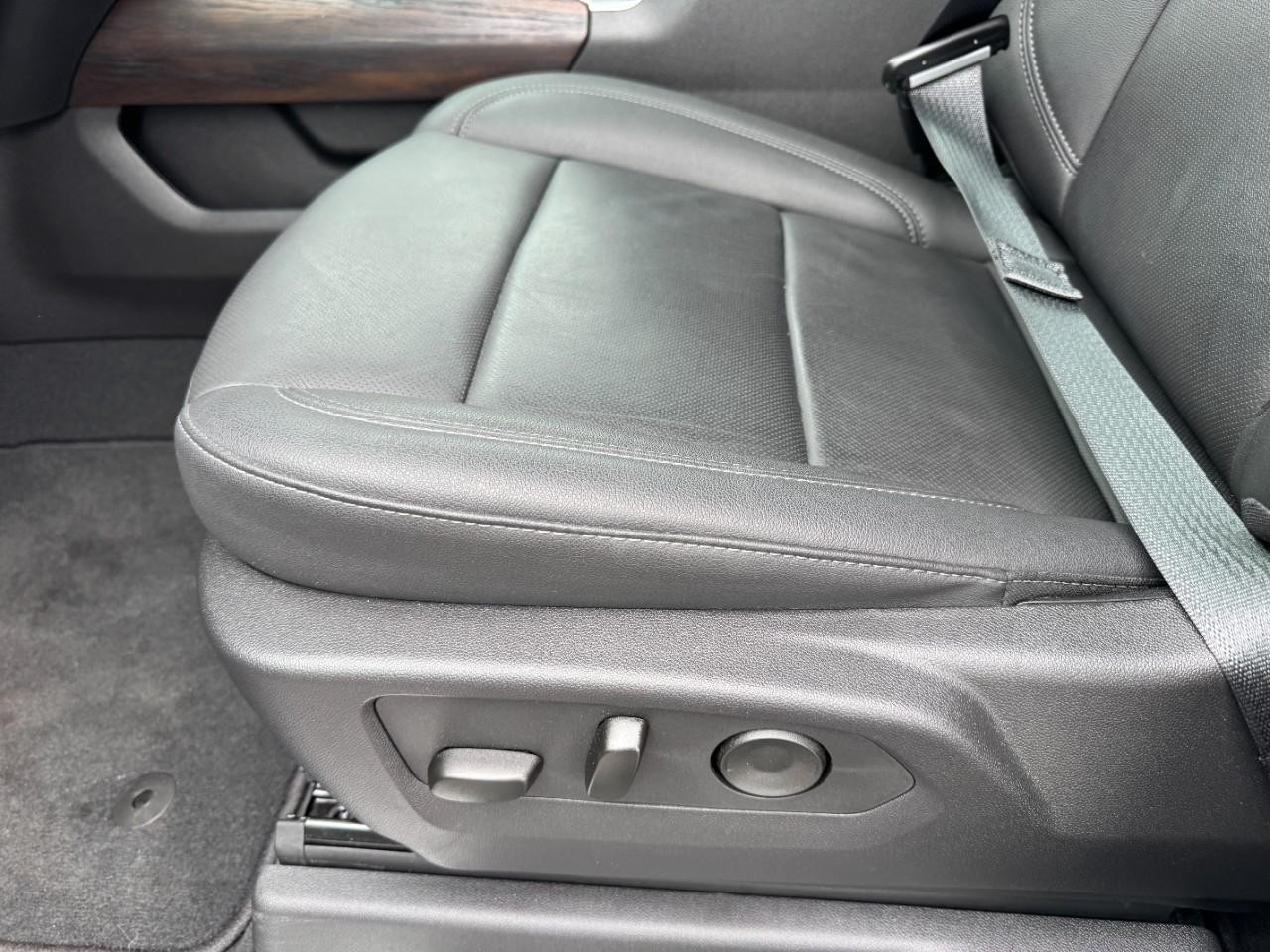 GMC Sierra 1500 Vehicle Full-screen Gallery Image 17