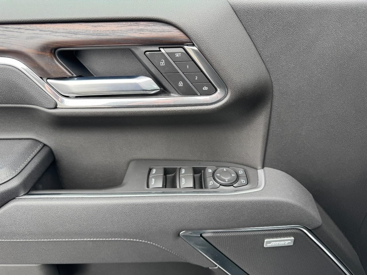 GMC Sierra 1500 Vehicle Full-screen Gallery Image 18