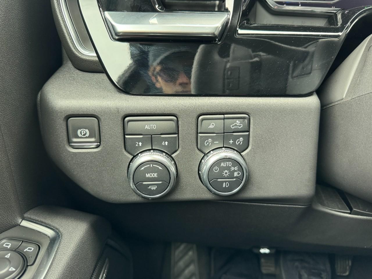 GMC Sierra 1500 Vehicle Full-screen Gallery Image 26