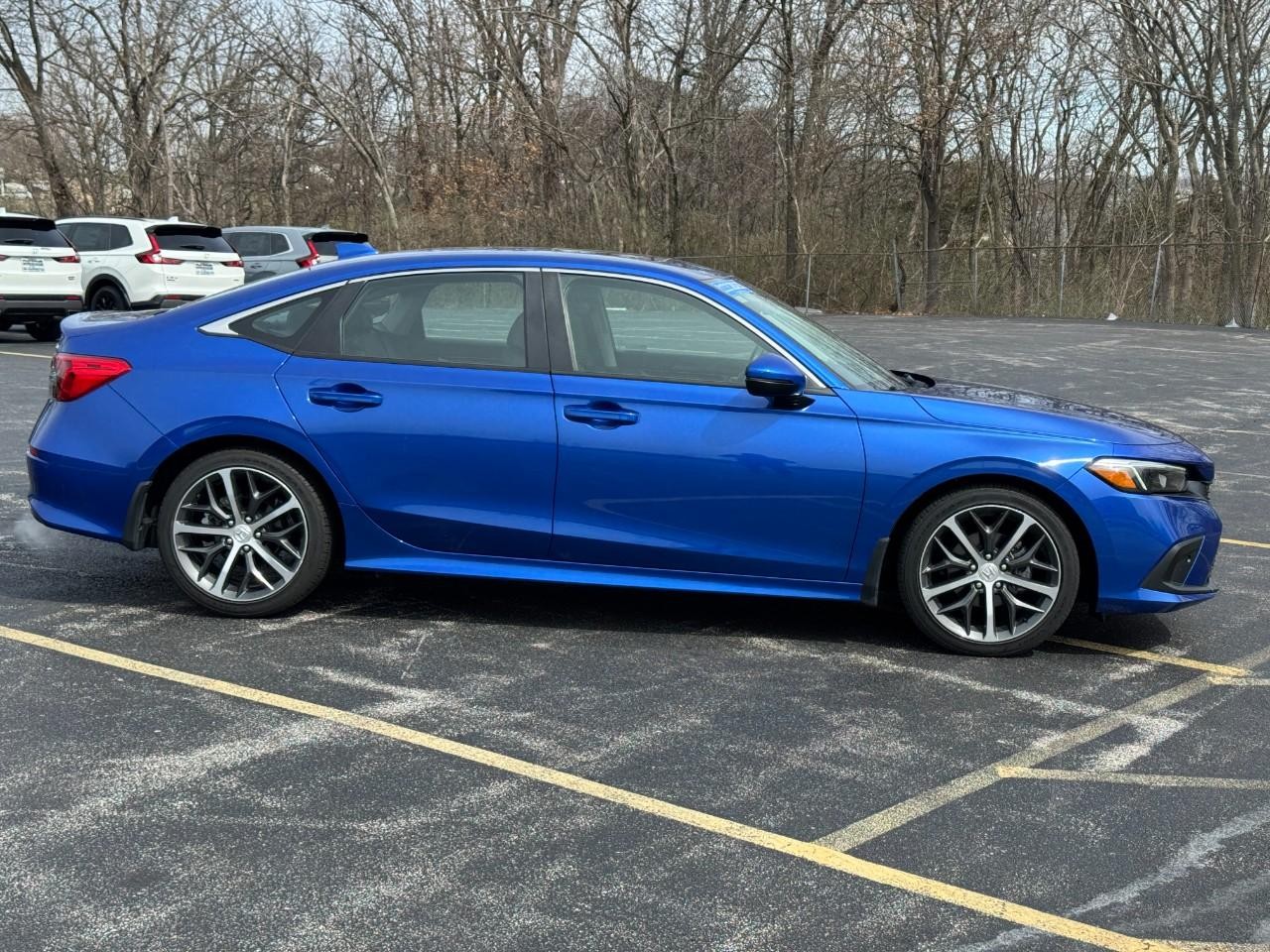 Honda Civic Sedan Vehicle Full-screen Gallery Image 02