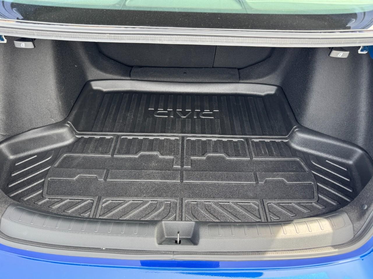 Honda Civic Sedan Vehicle Full-screen Gallery Image 04