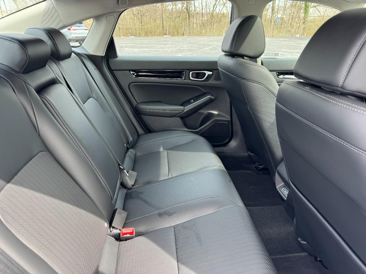 Honda Civic Sedan Vehicle Full-screen Gallery Image 10