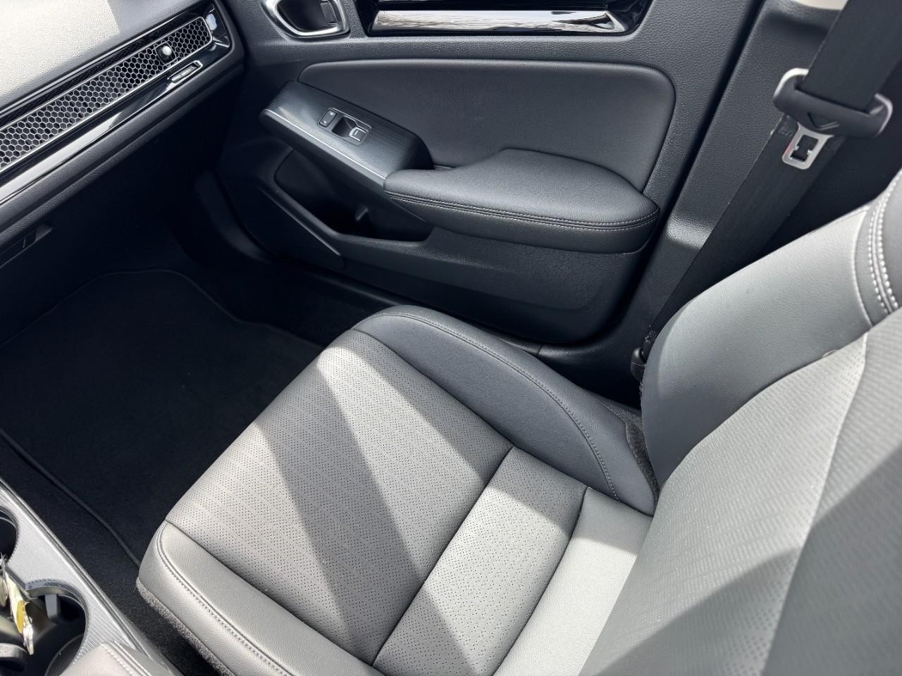 Honda Civic Sedan Vehicle Full-screen Gallery Image 15