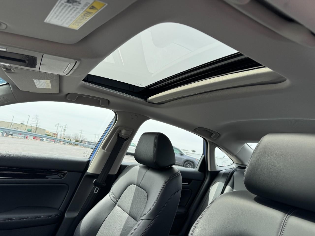 Honda Civic Sedan Vehicle Full-screen Gallery Image 17