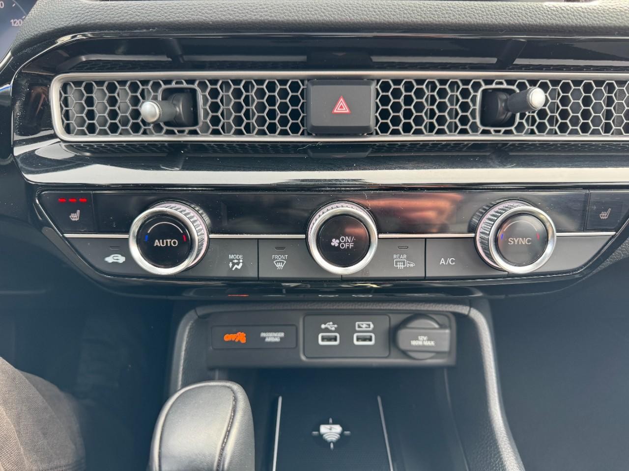 Honda Civic Sedan Vehicle Full-screen Gallery Image 26