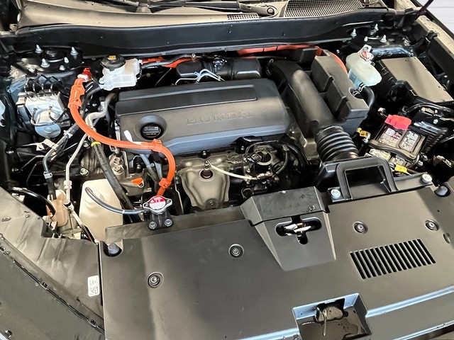 Honda CR-V Hybrid Vehicle Full-screen Gallery Image 12