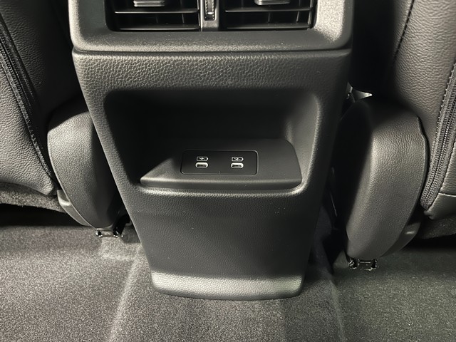 Honda CR-V Hybrid Vehicle Full-screen Gallery Image 26