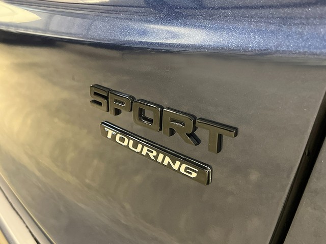 Honda CR-V Hybrid Vehicle Full-screen Gallery Image 07