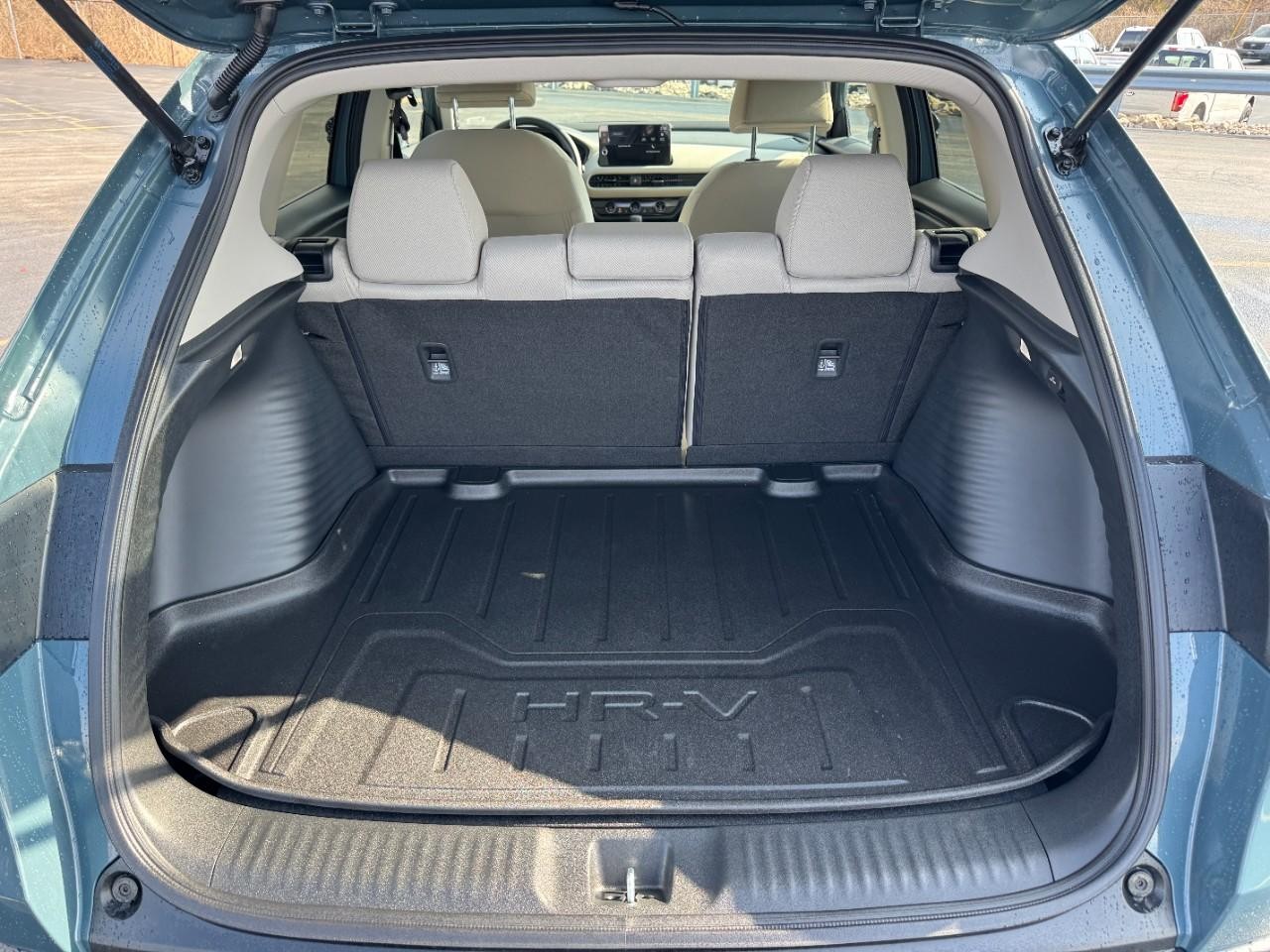 Honda HR-V Vehicle Full-screen Gallery Image 04