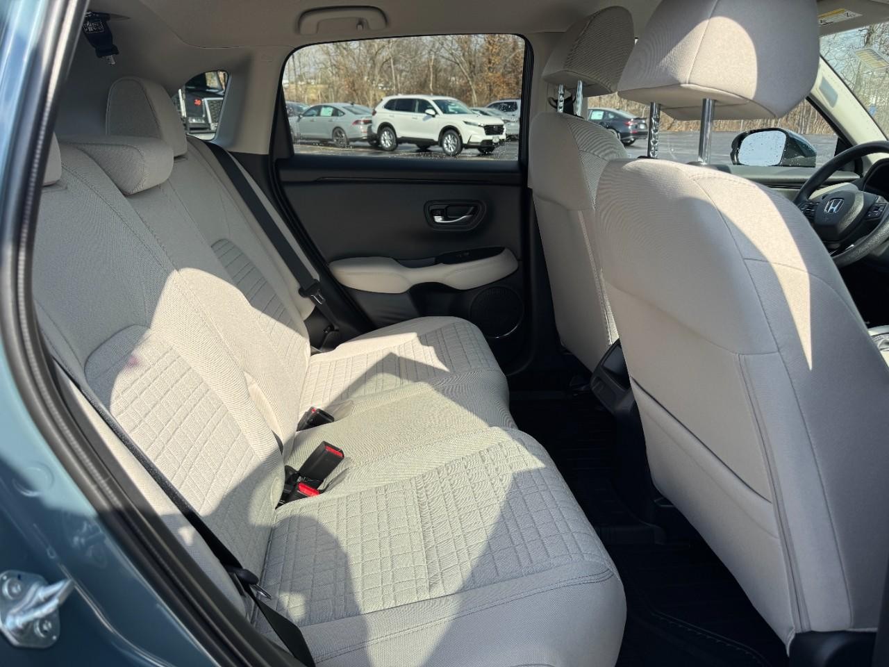 Honda HR-V Vehicle Full-screen Gallery Image 09