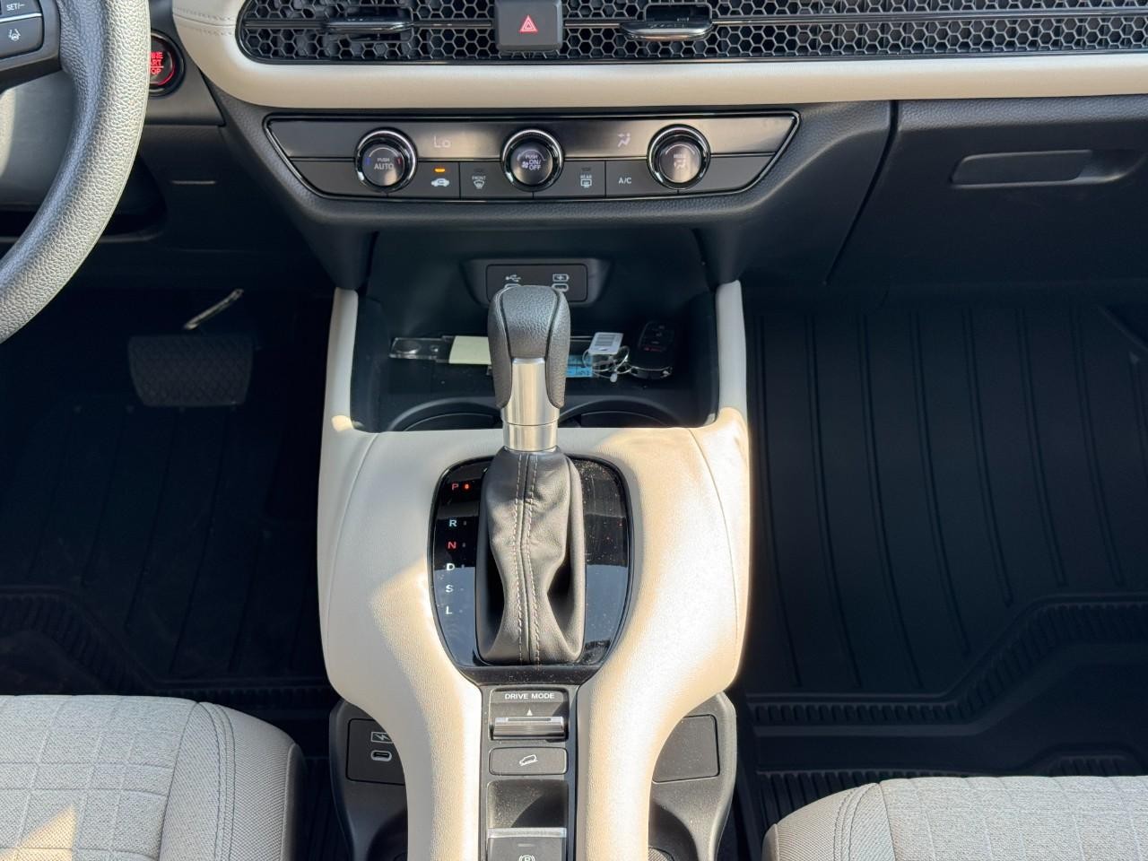 Honda HR-V Vehicle Full-screen Gallery Image 13