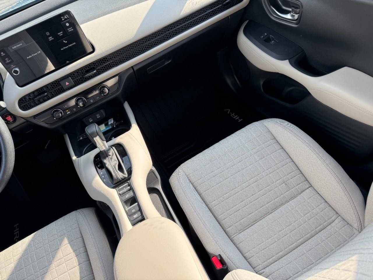 Honda HR-V Vehicle Full-screen Gallery Image 14