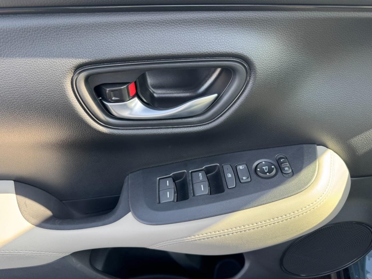 Honda HR-V Vehicle Full-screen Gallery Image 17