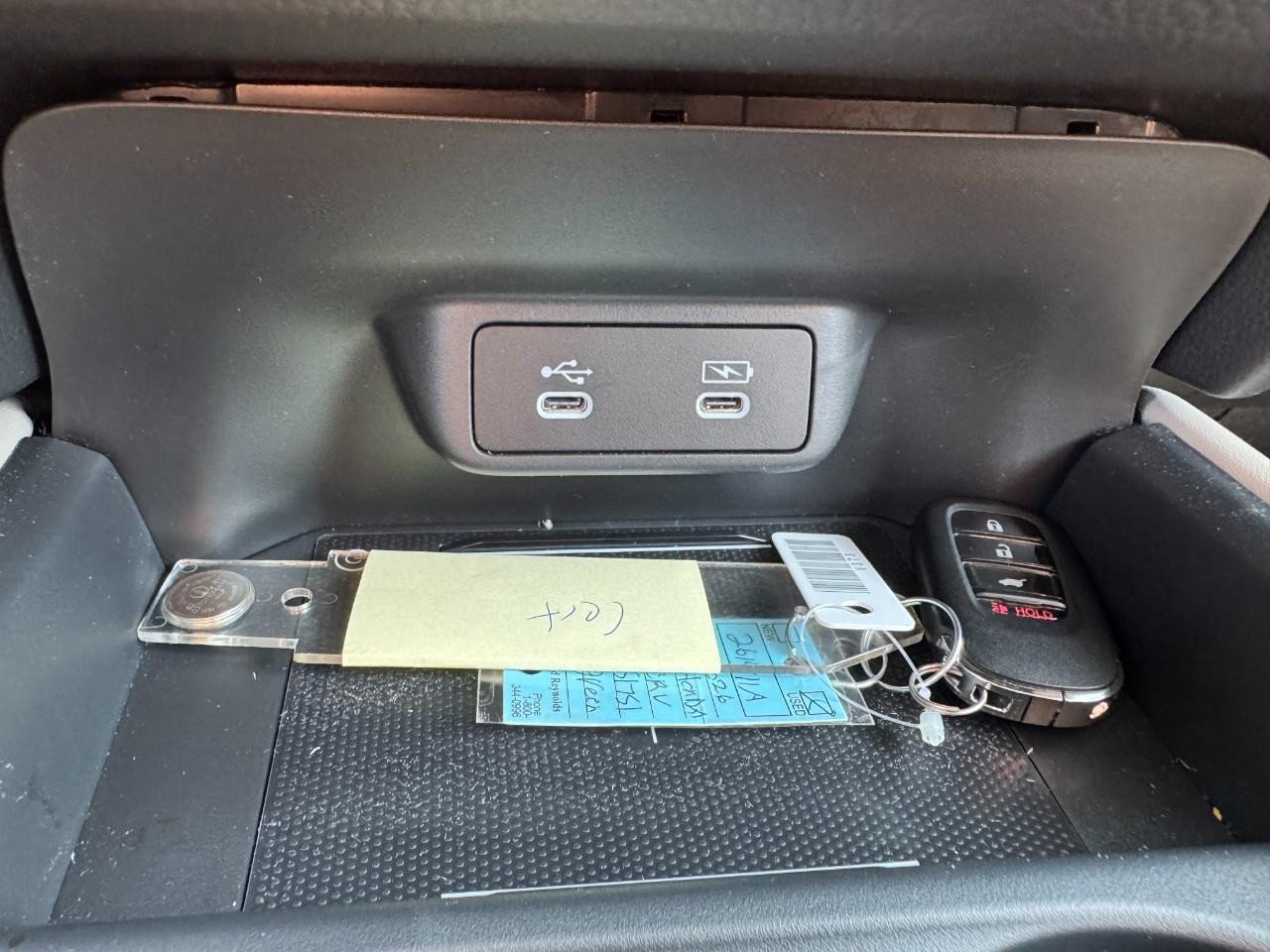 Honda HR-V Vehicle Full-screen Gallery Image 23