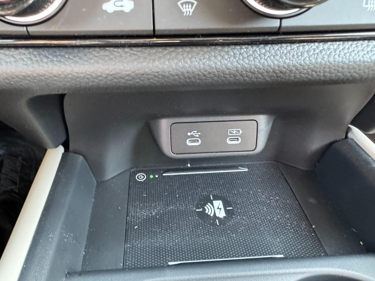 Honda HR-V Vehicle Full-screen Gallery Image 24