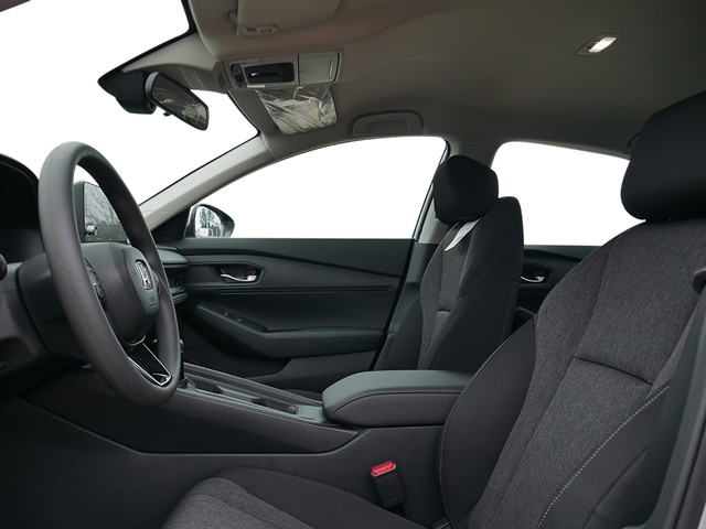 Honda Accord Sedan Vehicle Full-screen Gallery Image 11