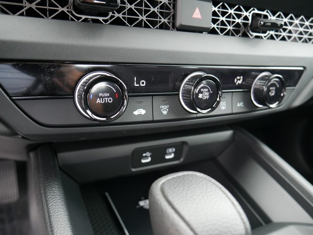 Honda Accord Sedan Vehicle Full-screen Gallery Image 17