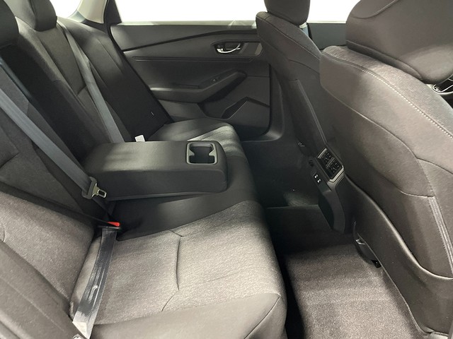 Honda Accord Sedan Vehicle Full-screen Gallery Image 23